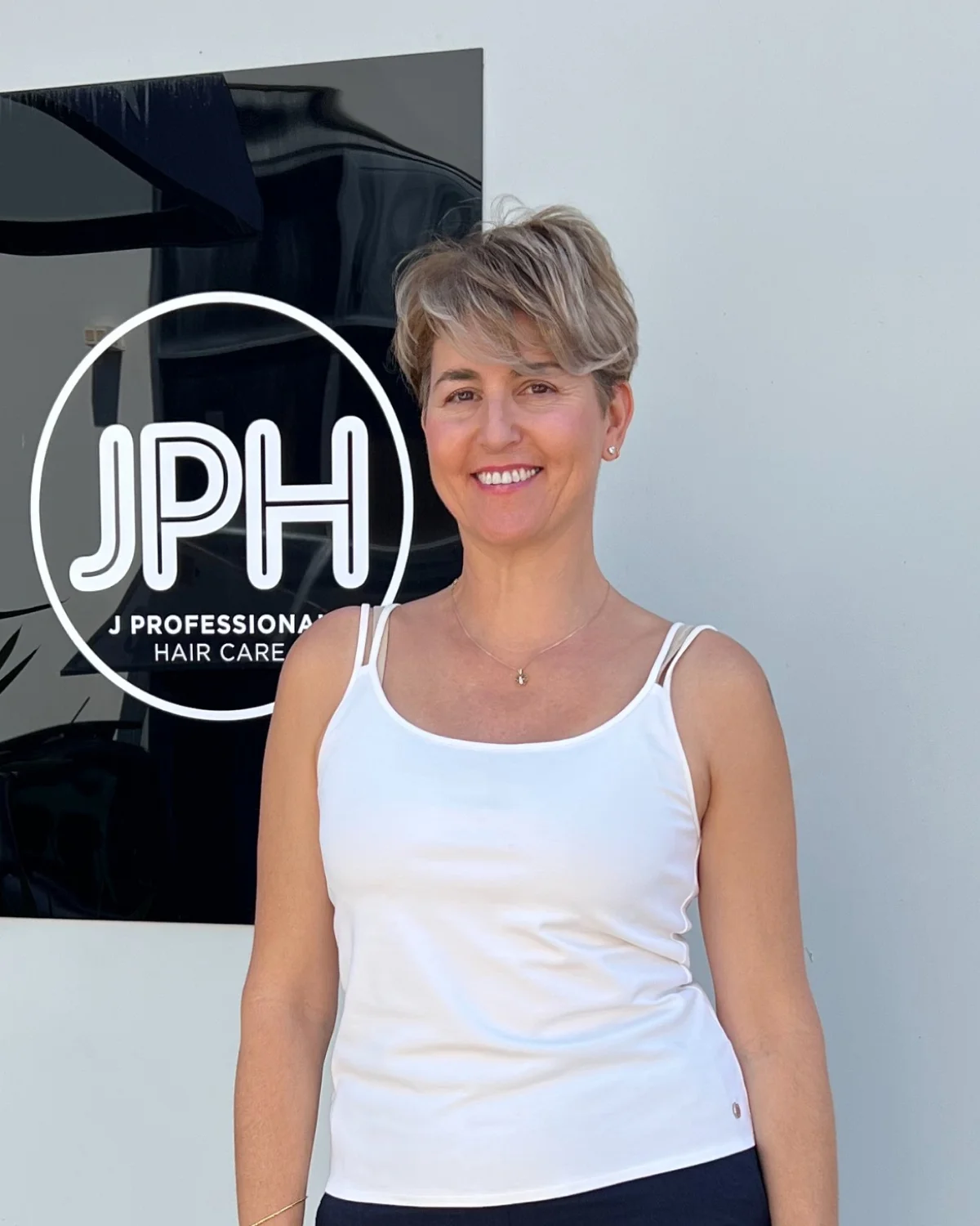 Melina - Accounts Manager